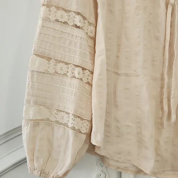 Carly Jean Los Angeles Cream Lace Blouse - Picture 2 of 7